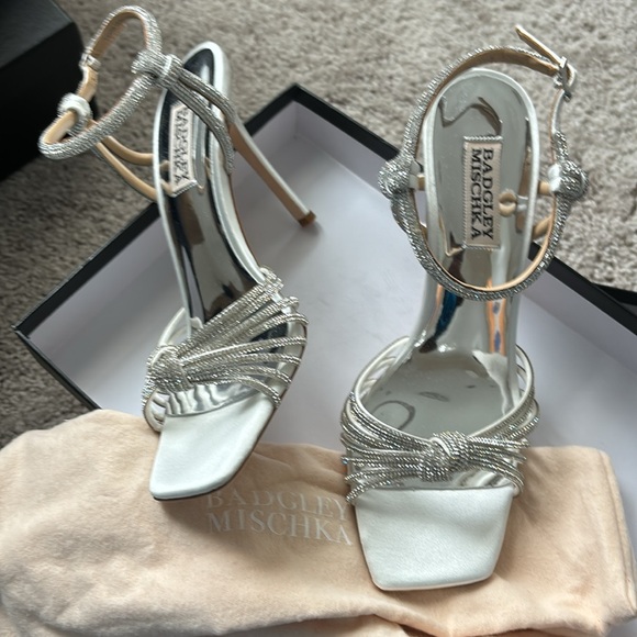 Badgley Mischka Brand Estella Strappy Sandal 6.5 - Picture 9 of 9